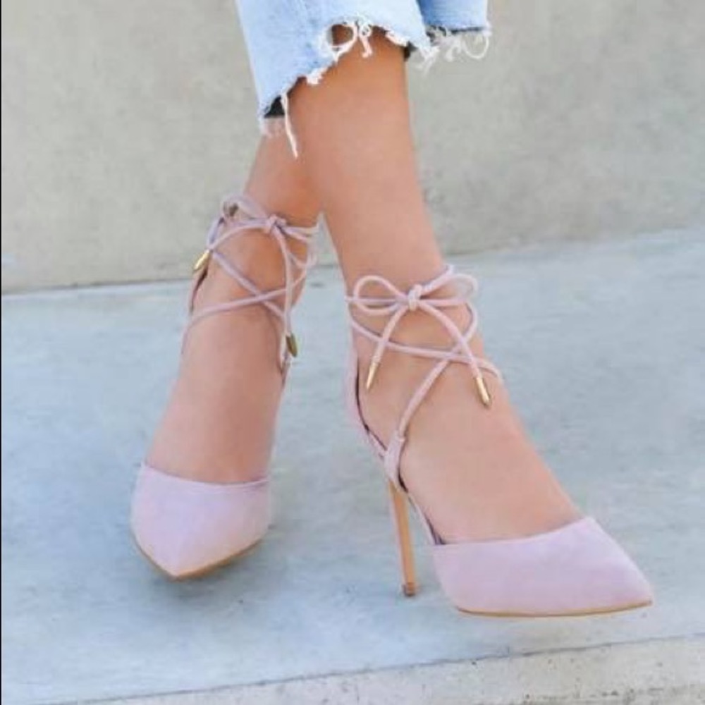 ✨HOST PICK✨ NEW - Lulu’s pink suede heels